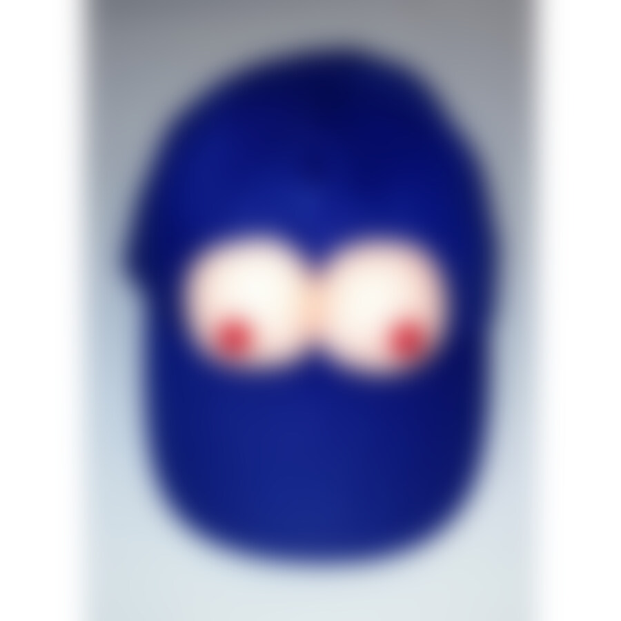 Casquette bleue seins Casquette bleue seins