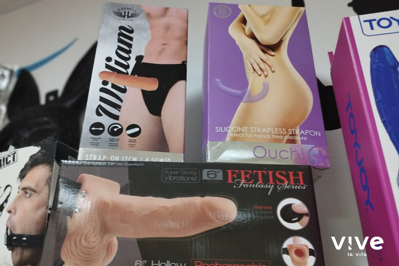 intimidad_pareja_gays_juguetes_eroticos_vivelavita.jpg