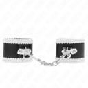 BLACK WRISTBANDS WITH LACE
