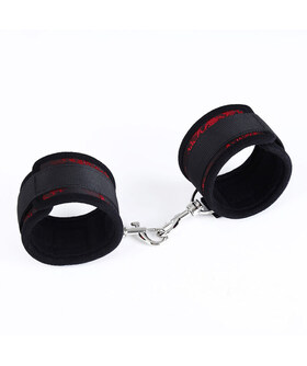 SCANDAL Manette erotiche regolabili, con un design sicuro e stimolante.