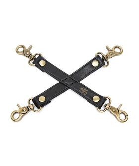 BOUND TO YOU Cinturino incrociato in pelle sintetica per giochi erotici