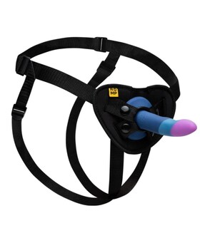 PICCOLO TRIVIBE Arnés e dildo com ventosa para uma utilização mais versátil.