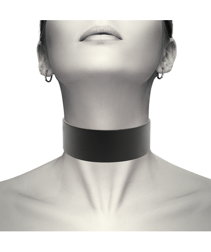 CHIC DESIRE 0 SHOKERS Indulge in a touch of elegance and allure with our Chic Desire Vegan Leather Collar. Fully