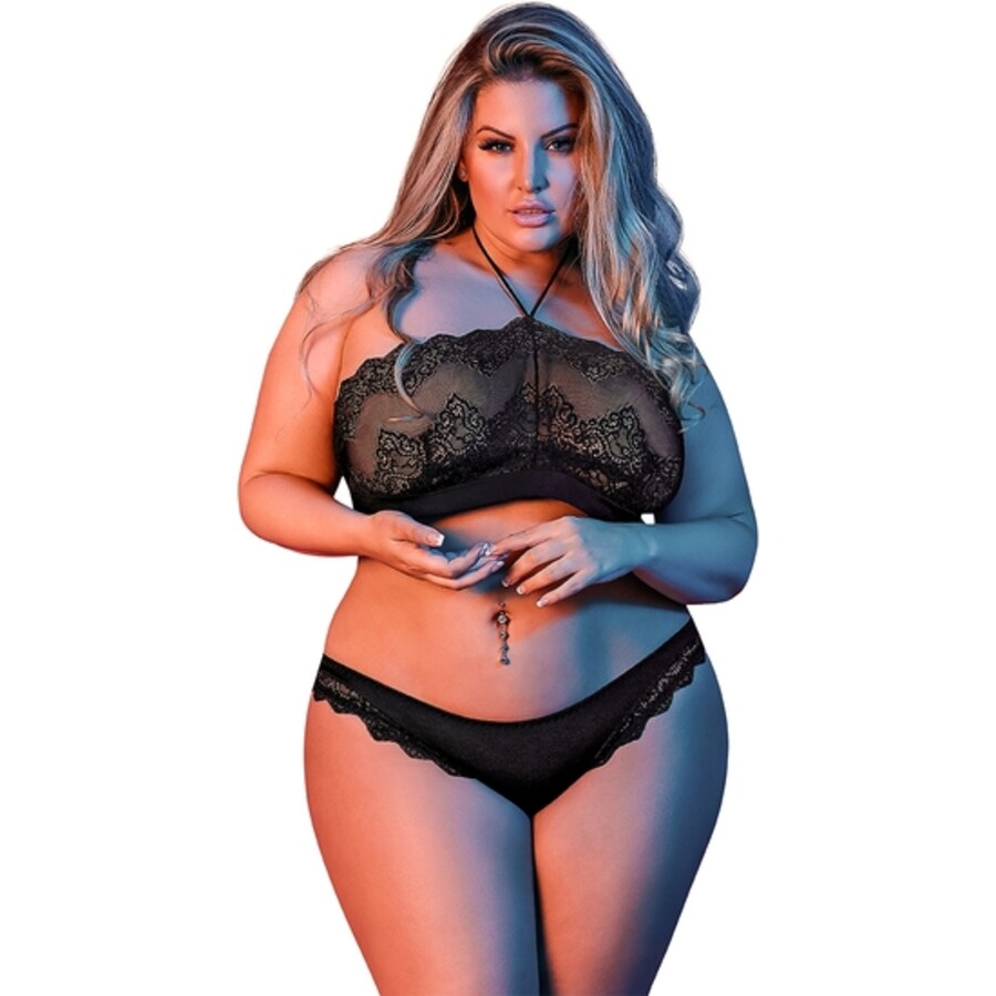 Conjunto sedutor de bandeau e tanga preta com renda festonada