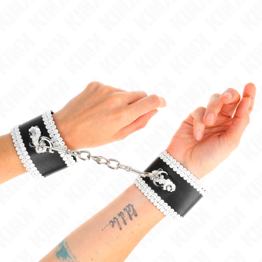 PULSEIRAS PRETAS COM RENDA DE 4