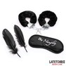 Kit BDSM con maschera, manette e piume