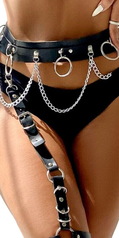 HARNAIS CEINTURE ET DÉTAIL DE LIGUE Lingerie en cuir, chaînes; rehausse l'estime de soi, élégante.