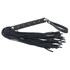 Flogger em couro preto para jogos BDSM