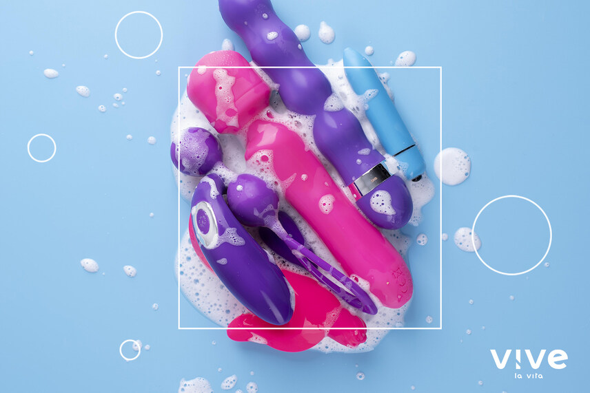 ¿Cuál es la forma correcta de limpiar y almacenar los juguetes sexuales para gays?