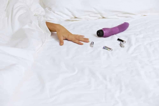 Brinquedos Sexuais com Bateria VS Brinquedos Sexuais Recarregáveis Qual é o melhor?